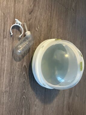 clear plastic “space ship” carrier for small animals with water bottle clip